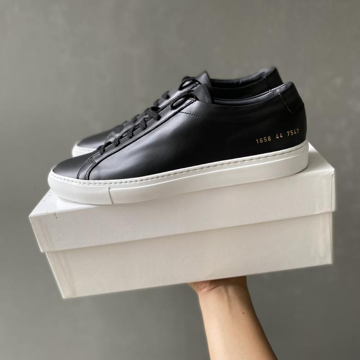 SEPATU SNEAKERS COMMON PROJECTS ACHILLES LOW - BLACK WHITE bukan VISVIM CLARKS PARABOOT WALES BONNER