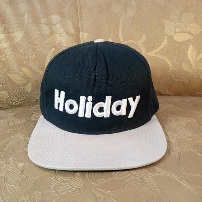 Topi Snapback Vintage Holiday The Yupoong Classics