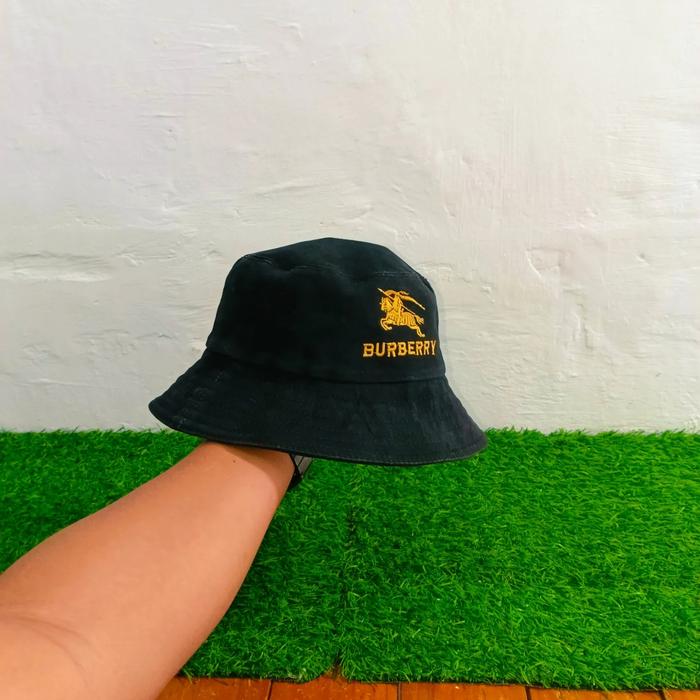 Topi BURBERRY Original  II