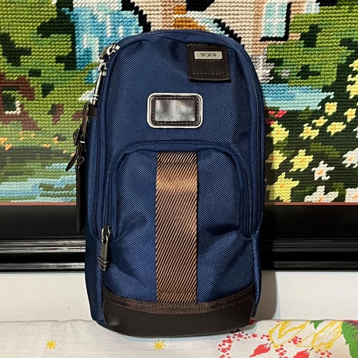 Tas Cross body Tumi - Bekas Second Preloved Original Authentic
