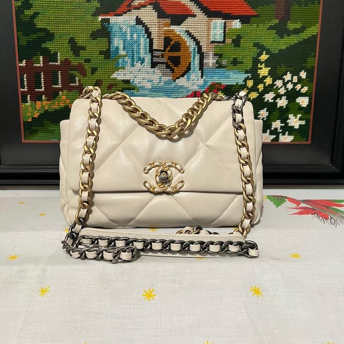 Tas Selempang Chanel19 - Second Preloved Mirror VVIP Bekas