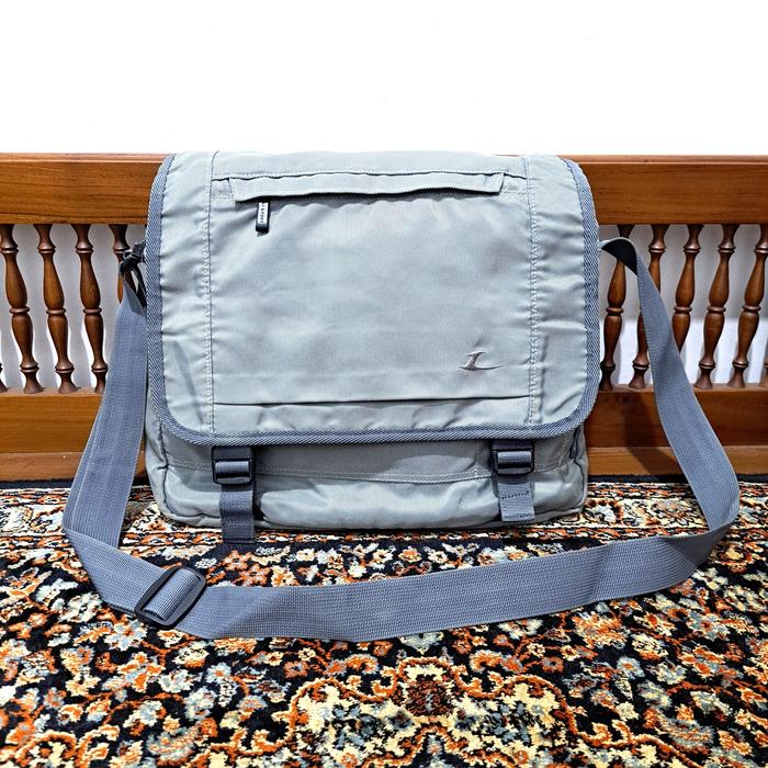 tas selempang lecaf warna abu