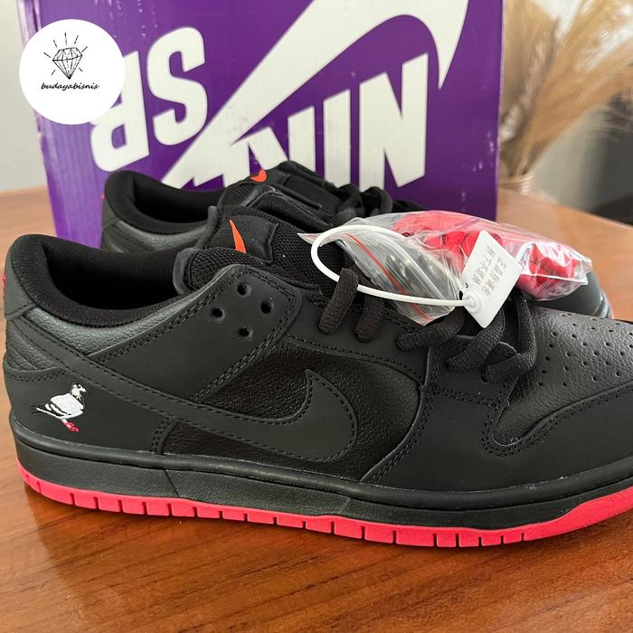 SB Dunk Low QS Black Pigeon