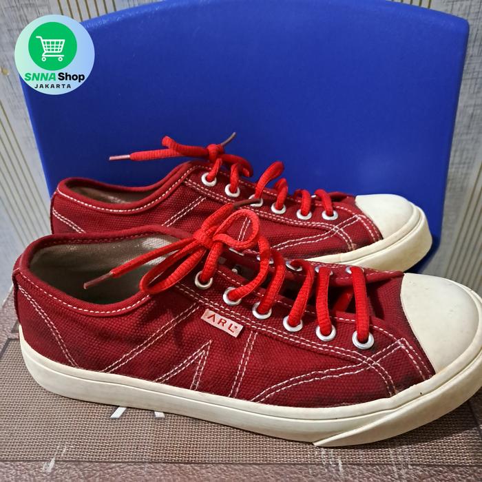 Sepatu sneaker warrior low bahan canvas warna merah ARL by Hardware