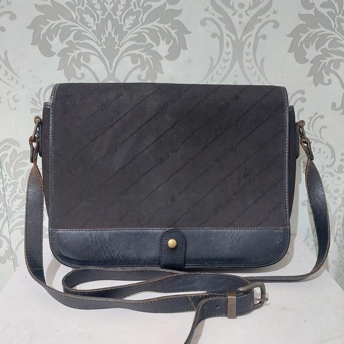 Tas selempang Bonia hitam preloved