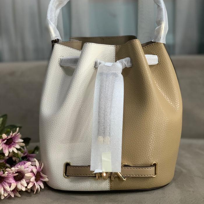 mk bag Reed Medium Leather Bucket Signature