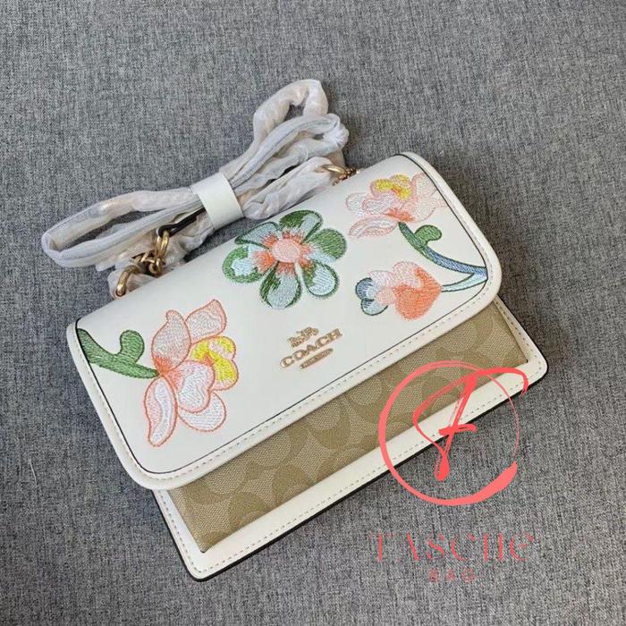 TAS WANITA C9230 Klare Crossbody In Signature Canvas With Floral Embroidery