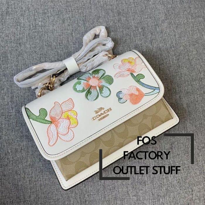 TAS WANITA C9230 Klare Crossbody In Signature Canvas With Floral Embroidery