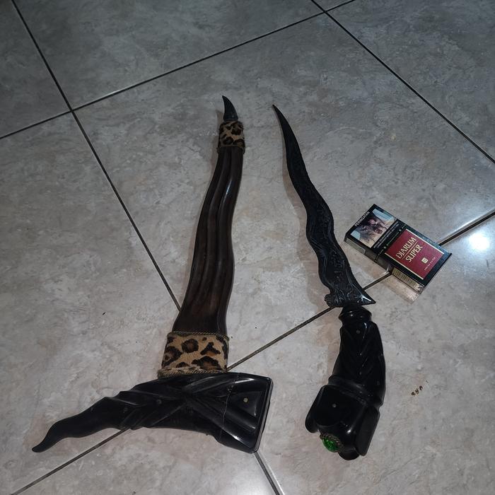 barang antik keris atau lainnya top unik gagang warangka tanduk dan kayu super top