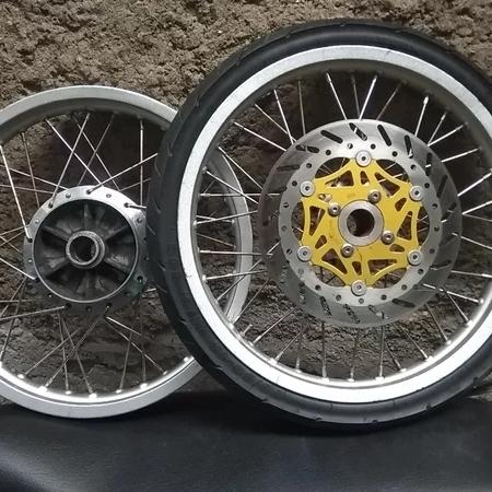 Velg pelek merk rossi ninja r ninja rr 150 tinggal pasang tromol variasi jari tdr kelengkapan sepert