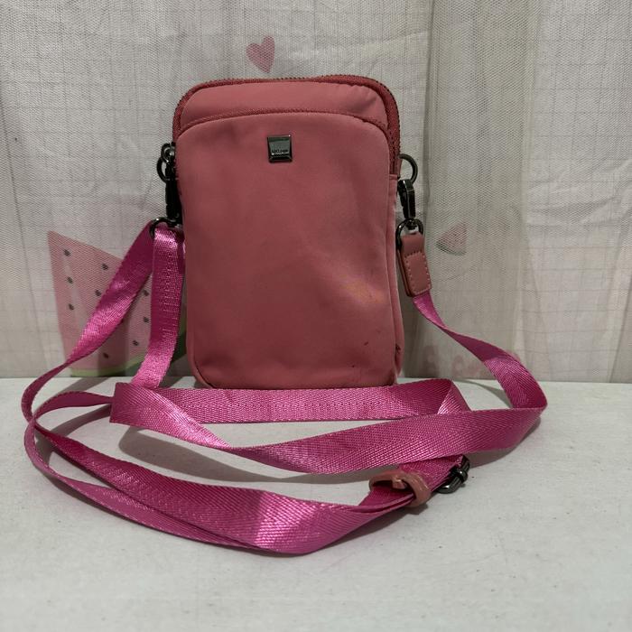Tas sling hp wanita. Tas sling hp nylon. Tas sling hp mclanee preloved