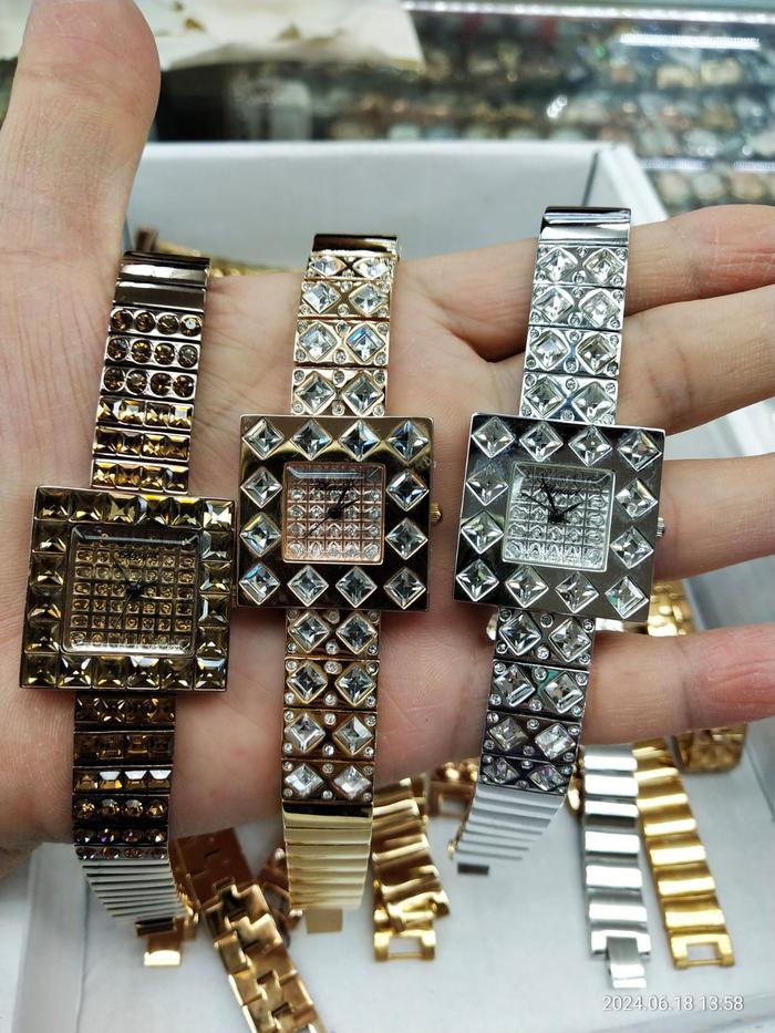 Jam Tangan Wanita Analog Stainless Steel Chopard Diamond Rantai Mewah Elegan Grade Super