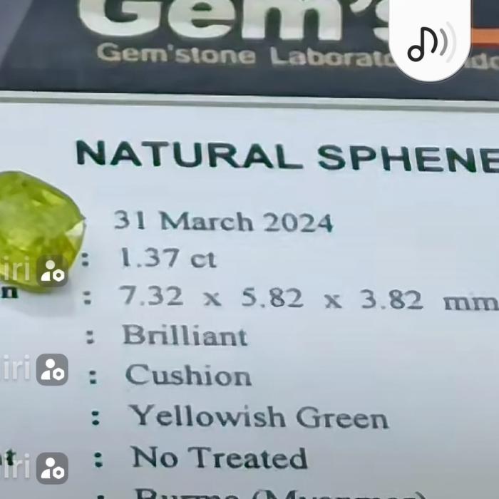 batu permata spinel hijau