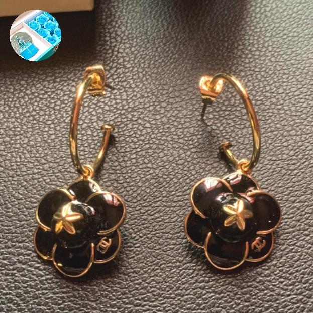 22k gold black cameia earrings