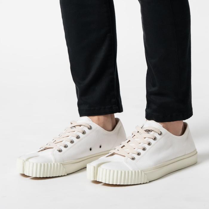 Tabi Sneakers White Sepatu