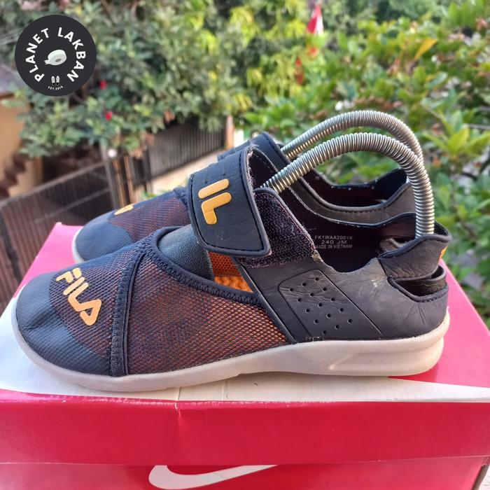 Sepatu sandal fila size 38