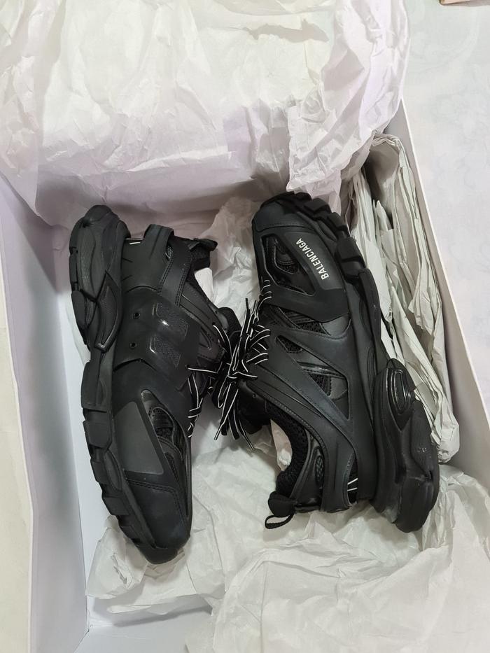 Men's Track Sneaker in Black (bnib-harga nego)