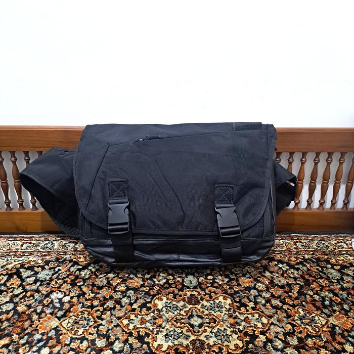 tas selempang monster republic warna hitam messenger bag