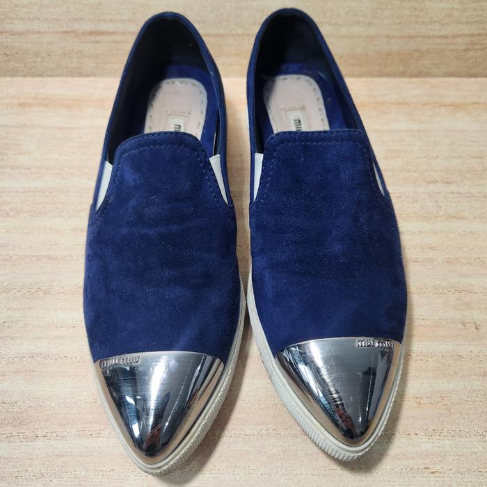 Preloved Sepatu Slip on Wanita - Miu miu