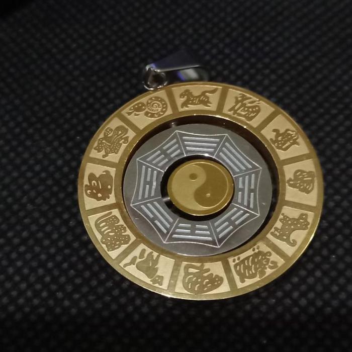 kalung liontin titanium rotasi pakua ying yang 12 shio keberuntungan dan rejeki