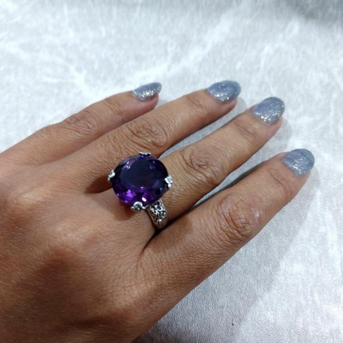 Emban cincin permata bulat untuk wanita