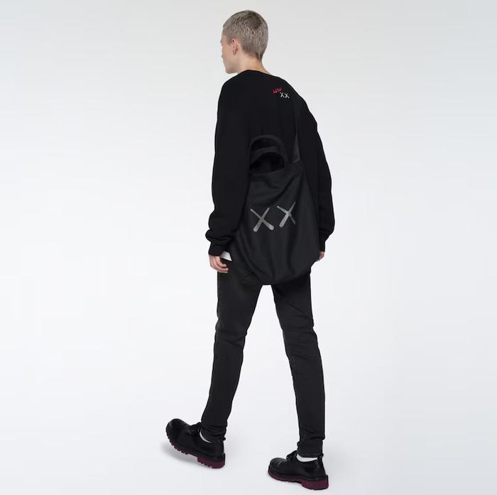 Uniqlo Tas Jinjing 2WAY KAWS + Warhol Black Brand New 100% Authentic