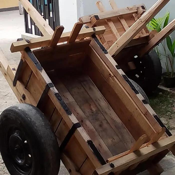 Gerobak kayu ban mobil serbaguna