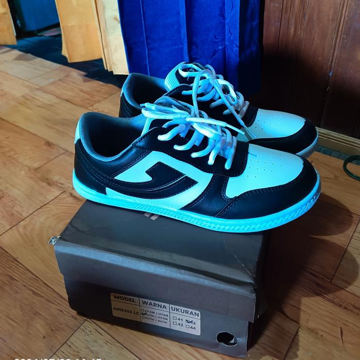sepatu johnson angkasa lowcut original