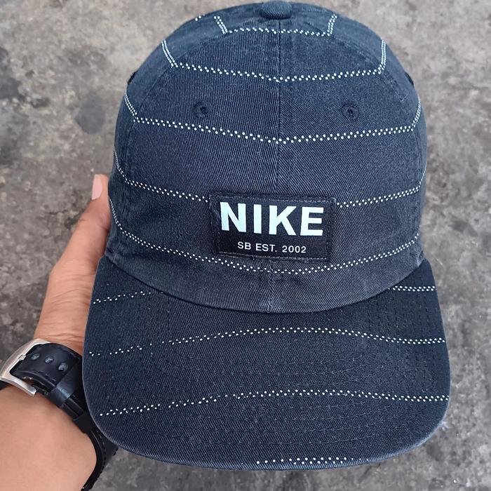 Topi Caps Nike SB Motif Salur