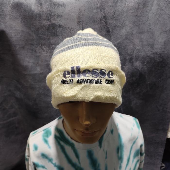 topi beanie kupluk rajut ellesse putih abu bekas