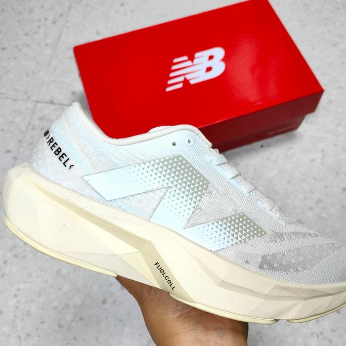 Sepatu NB Fuelcell Rebel v4 Ivory