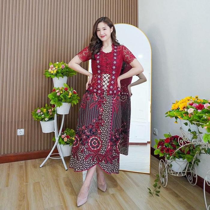 Narai Set Kebaya Batik Merah Modern