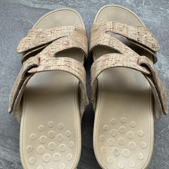 Preloved sandal kesehatan wanita branded