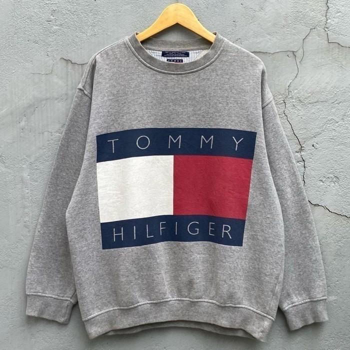 Crewneck vintage tommy hilfiger big logo second bukan carhartt tmvt3