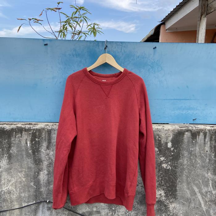 Crewneck Uniqlo Original Maroon Color - size L