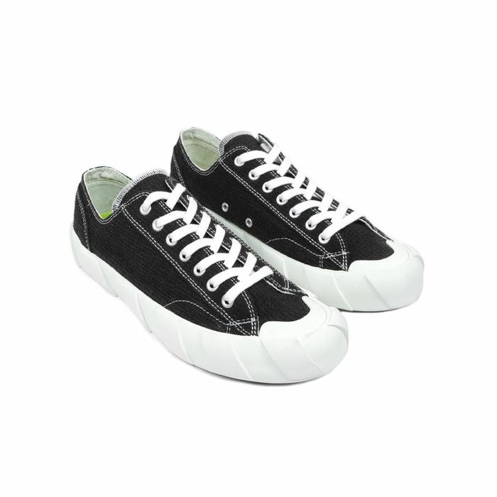 RAFHEOO FOOTWEAR - Low Waffle Black White - Sepatu Lokal Murah