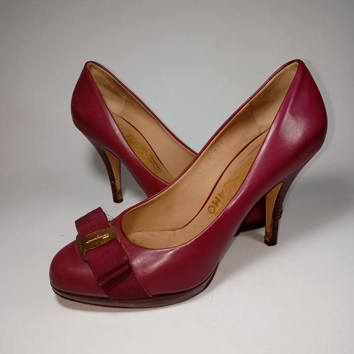 Salvatore Ferragamo original Italian leather heels 35 size woman shoes