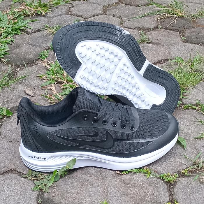 Sepatu Sneaker Sekolah Nike Zoom Hitam Cewek