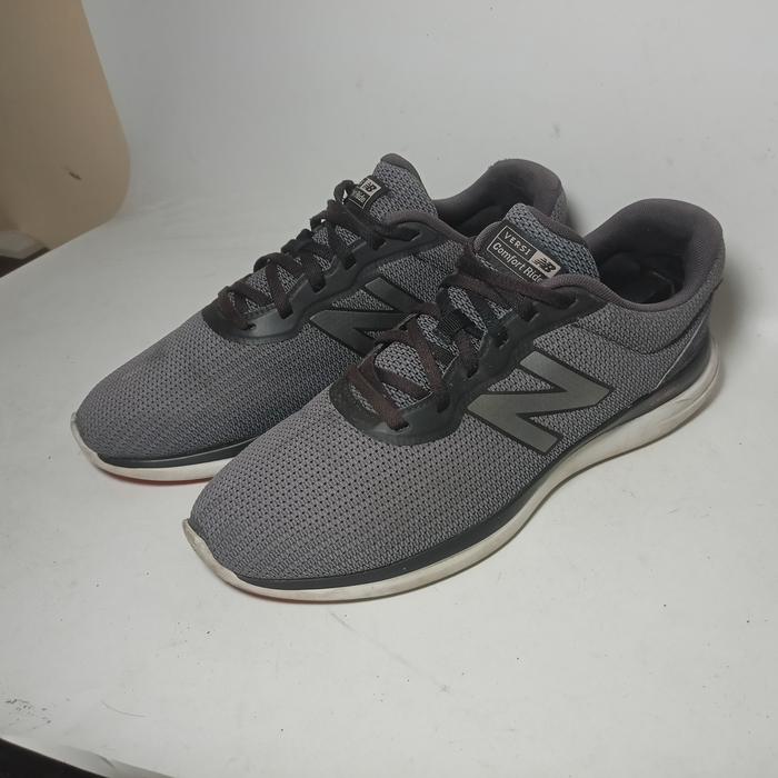 Sepatu new balance abu second size 43
