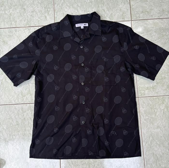 Kemeja Uniqlo x JW Anderson
