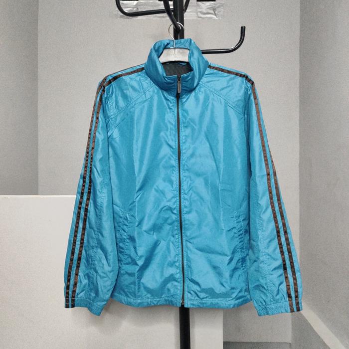 jaket running uniqlo parasut size M LD108 P64