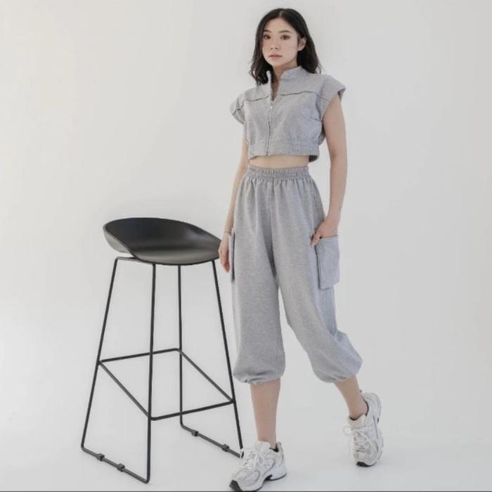Tavia Grey Crop Top Set Sport Baju Setelan Casual Preloved
