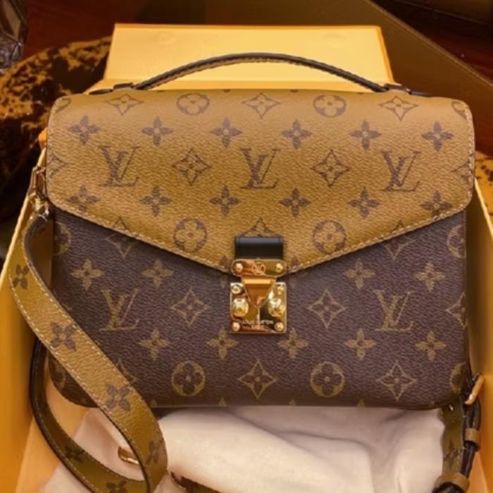 Otentik M46279 Pochette East West Metis Classic Messenger Bag, Chain Bag