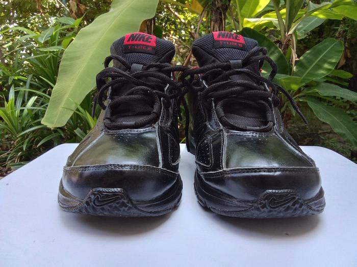 Nike T Lite XI 41 insole 26 cm hitam merah sepatu pria olahraga sneakers kasual bekas second 6165470