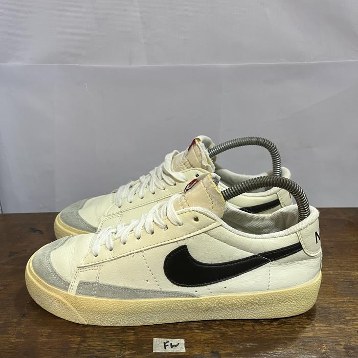 Sepatu second ori nike blazer low size 39