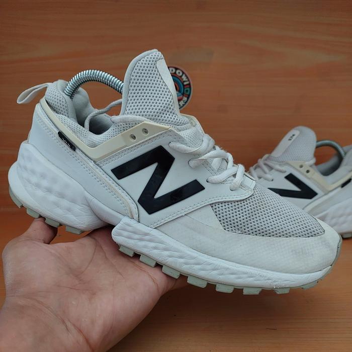 Sepatu second original New balance 574 size 42 (1)