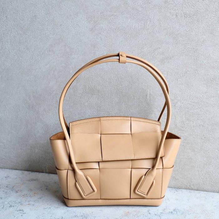 bag BV tas Small Arco Shoulder Bag in Almond
