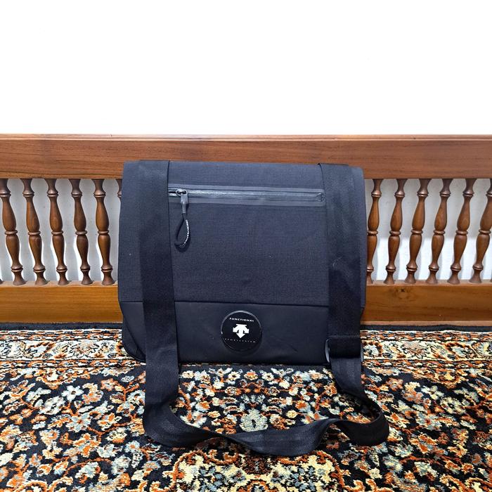 tas sling bag descente warna hitam sling pria