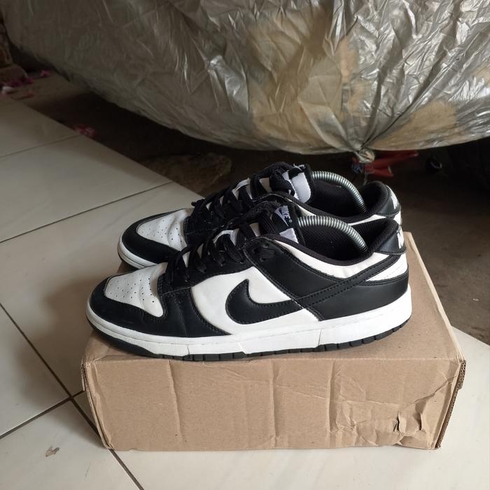 sepatu second branded nik€ SB dunk low retro panda black white size 38 like new