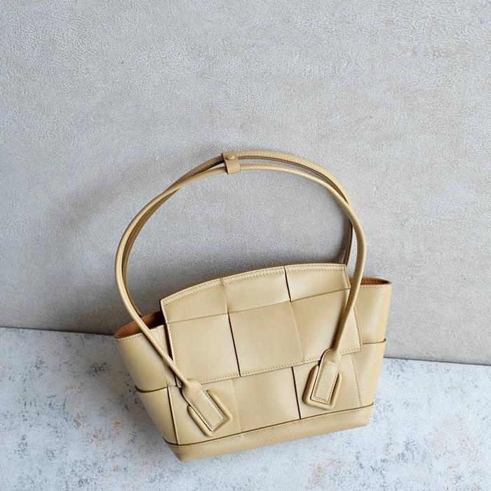 bag BV tas Small Arco Shoulder Bag in Tapioca